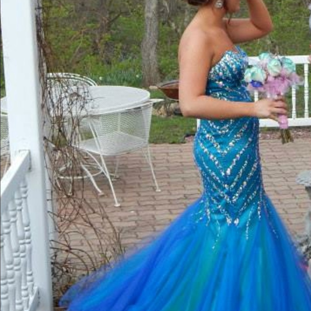 PROM DRESS - Picture 3 of 3